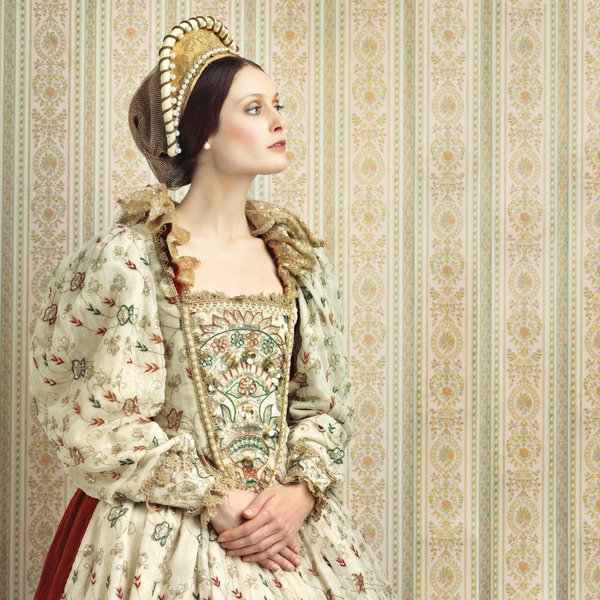 Which English seaside towns are known for their Victorian architecture?